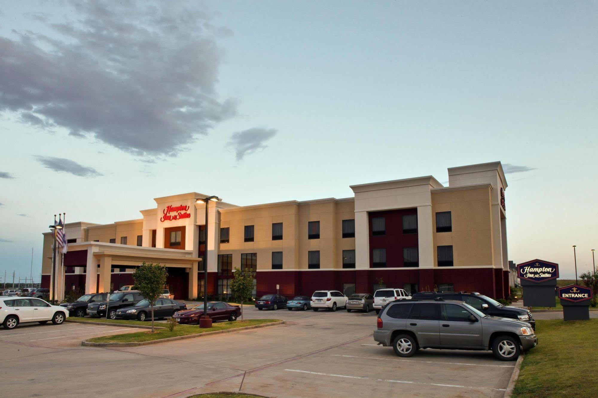 Hampton Inn & Suites Childress Exterior photo